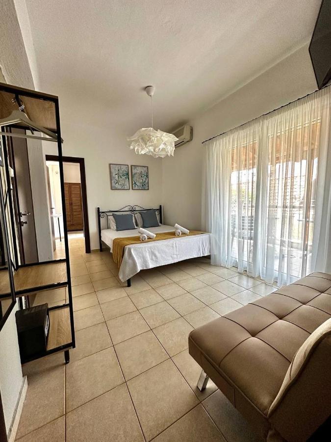 La Scala Family Apartments Nea Roda Extérieur photo
